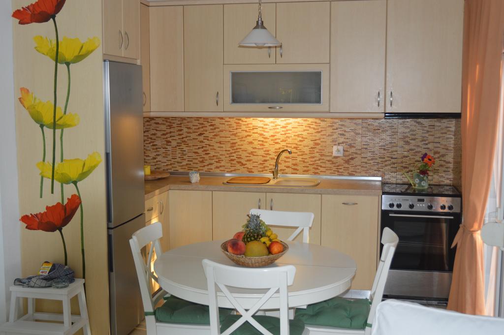 Villa Platanias อายา ปารัสเกวี ภายนอก รูปภาพ