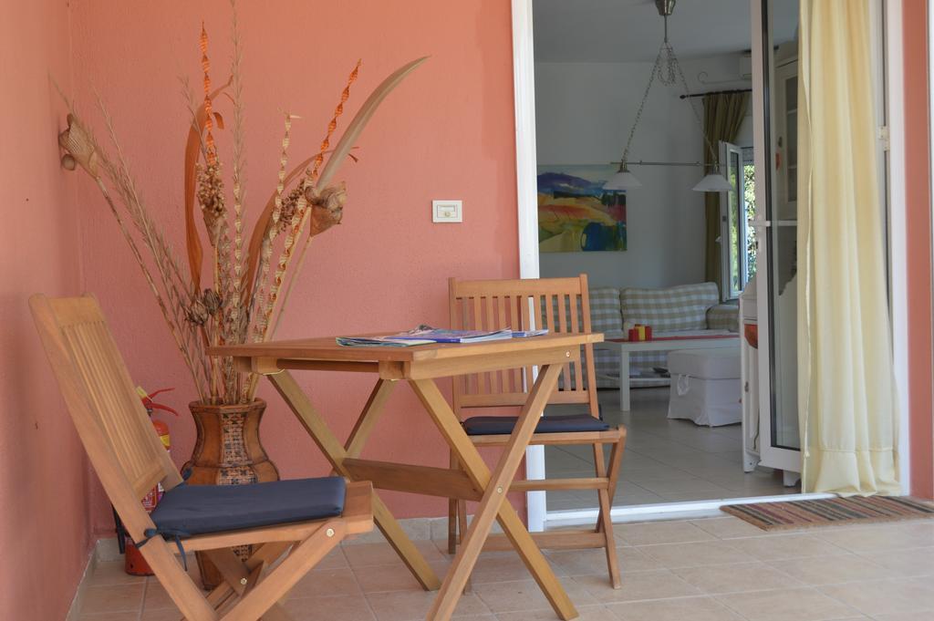 Villa Platanias อายา ปารัสเกวี ภายนอก รูปภาพ